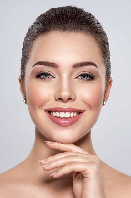 front-portrait-of-the-smiling-woman-with-beauty-fa-7MMD5WU-pmrf3eo5omiqrwzwf8xsa58mflbnx9ajoaqmwai2j6-min